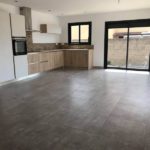 Cuisine ouverte moderne en bois